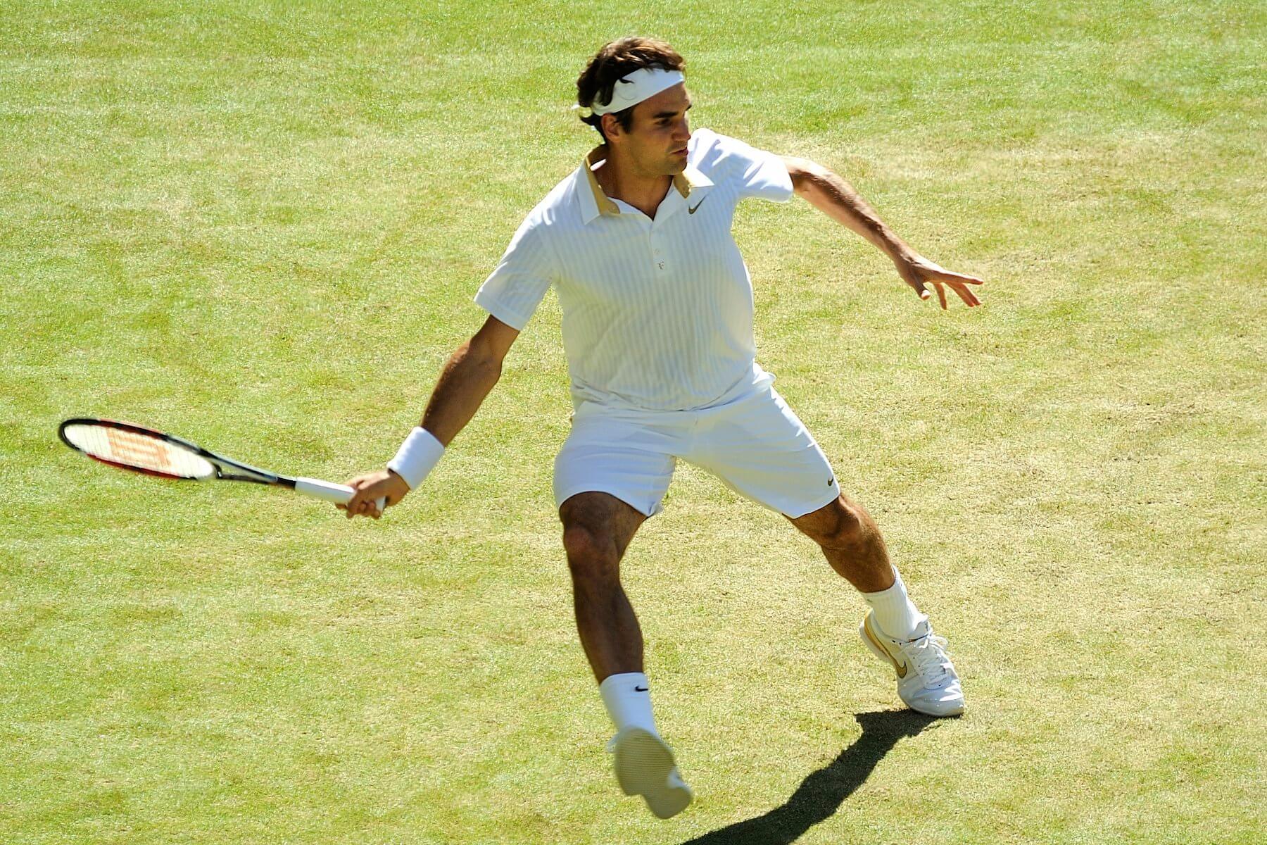 Justin Smith, Roger Federer at the 2009 Wimbledon Championships 06, CC BY-SA 2.0